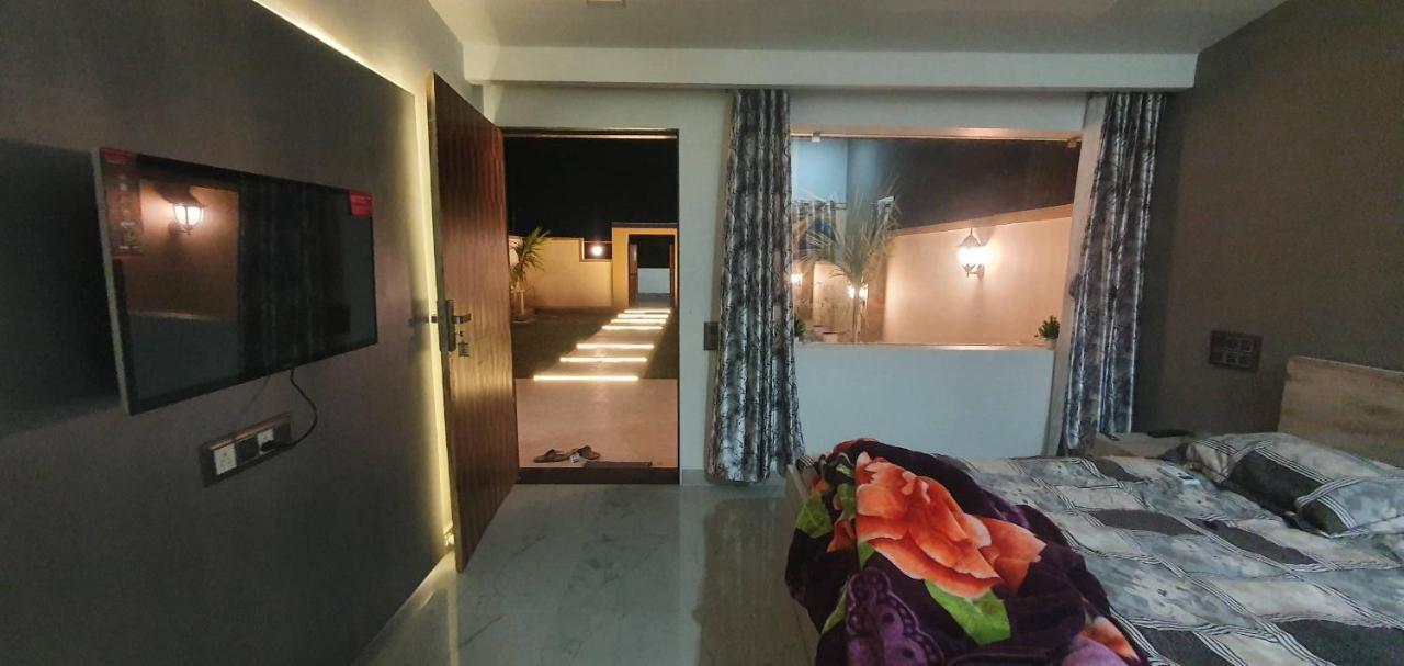 Krishna Farm & Forest Villa Bhuj Phòng bức ảnh
