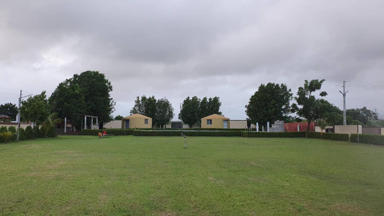 Krishna Farm & Forest Villa Bhuj Ngoại thất bức ảnh