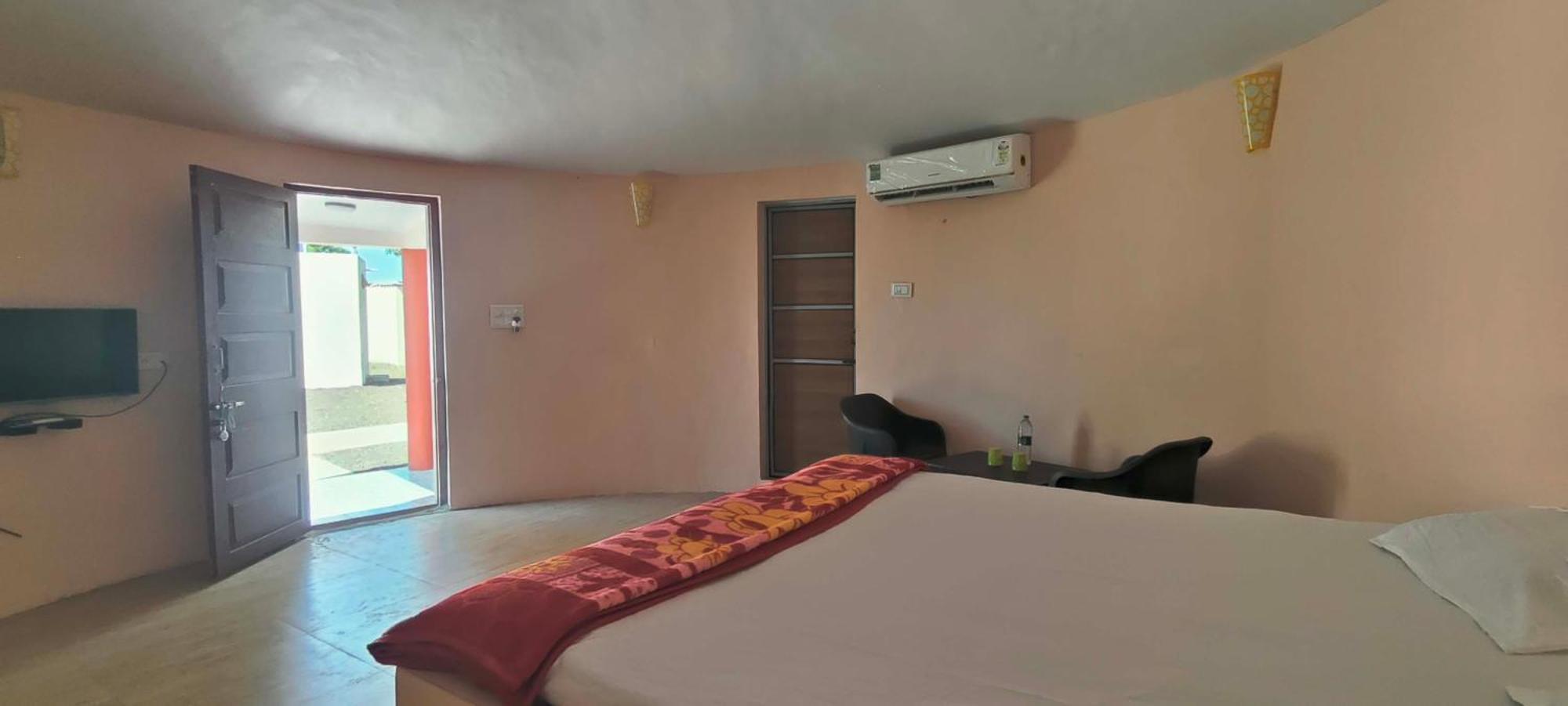 Krishna Farm & Forest Villa Bhuj Phòng bức ảnh
